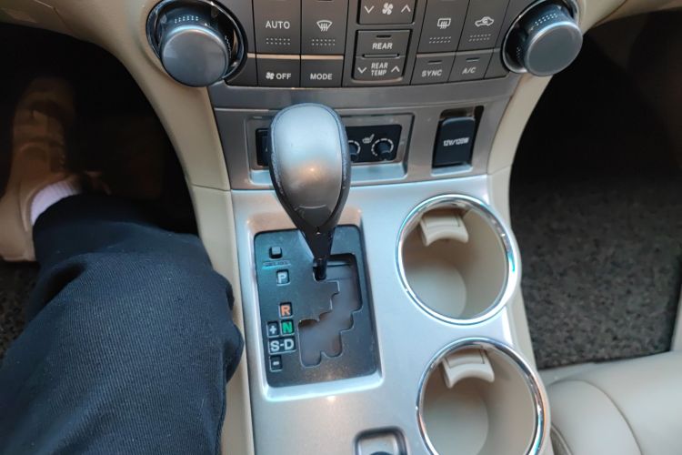 丰田 汉兰达 2012款 2.7L 两驱7座豪华版局部细节18