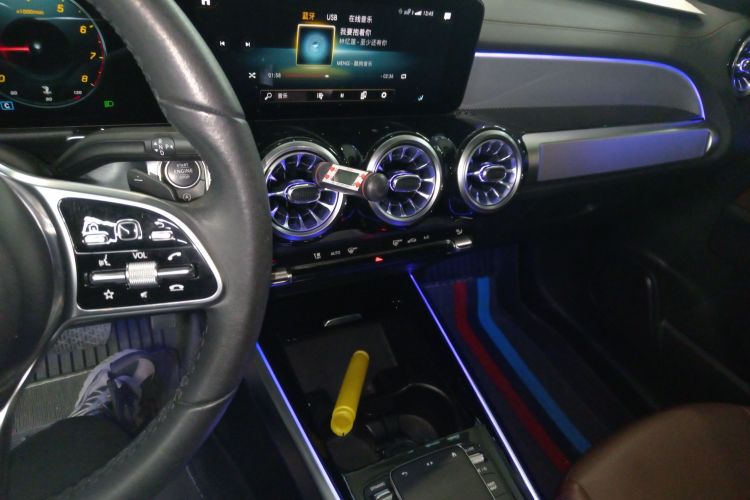 奔驰GLB 2022款 改款二 GLB 200 时尚型中控内饰16
