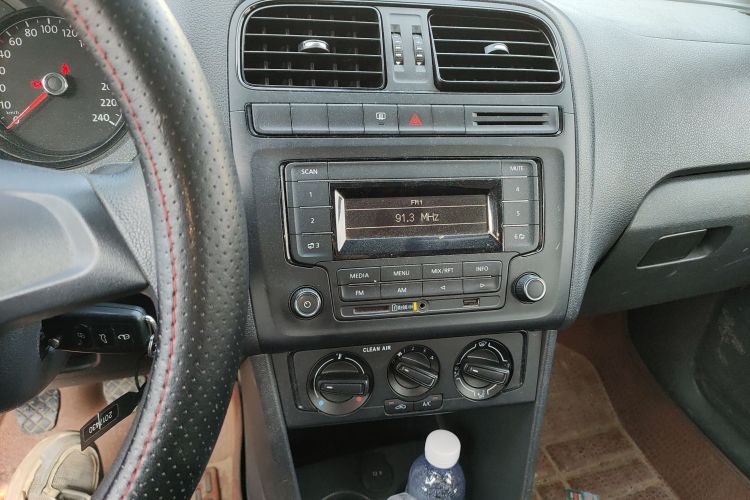 大众 Polo 2016款 1.4L 手动风尚型中控内饰16