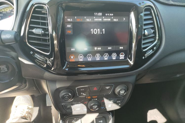 Jeep 指南者 2019款 220T 自动家享版局部细节16