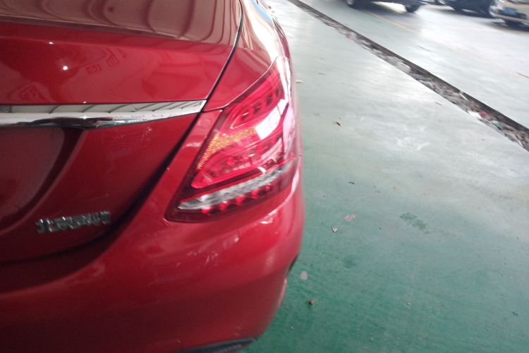 奔驰C级 2017款 改款 C 180 L 时尚型运动版车身外观9