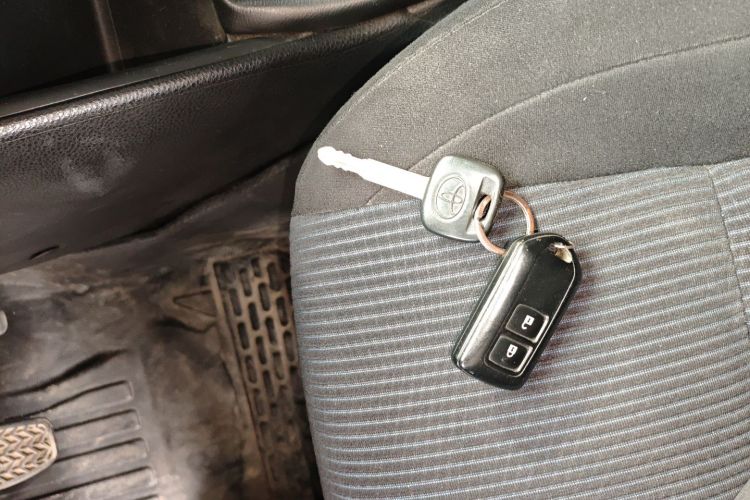 丰田 YARiS L 致炫 2016款 改款 1.3E 手动魅动版中控内饰7001