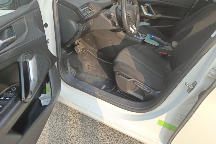 标致308S 2015款 1.2T 自动劲驰版中控内饰20