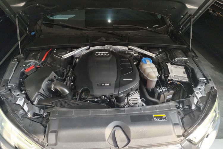 奥迪A4L 2018款 30周年年型 40 TFSI 进取型机舱底盘24