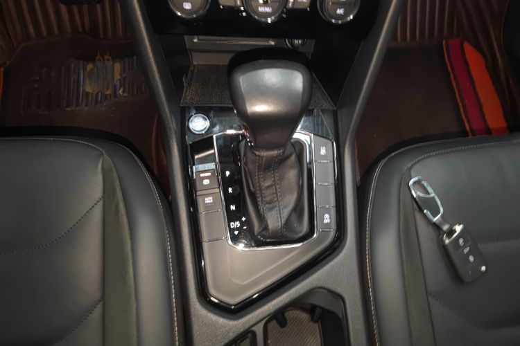 大众 途观L 2019款 330TSI 自动两驱全景舒适版 国VI中控内饰18