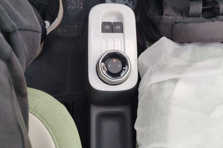 吉利银河 2025款 210km 熊猫骑士中控内饰18