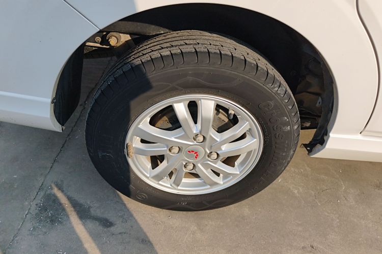 五菱汽车 五菱宏光 2019款 1.5L S标准型国VI LAR车身外观6008