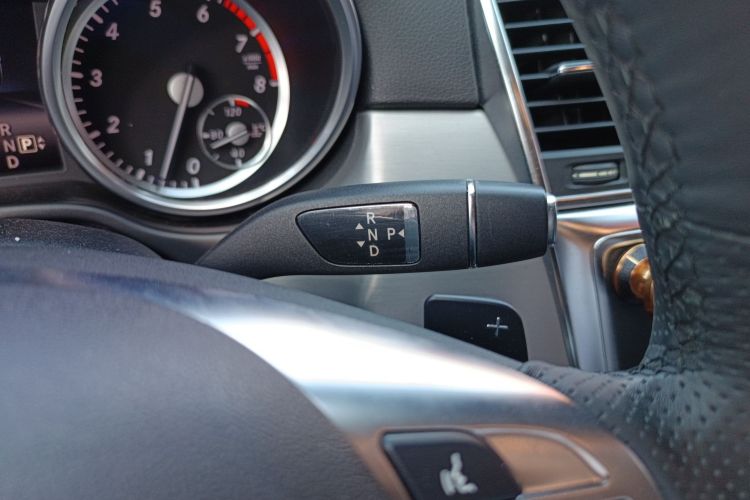 奔驰M级 2014款 ML 320 4MATIC中控内饰18