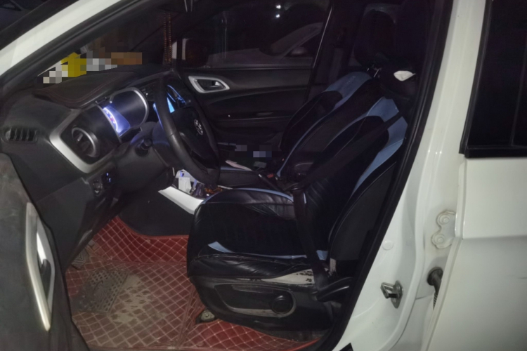 中华V3 2015款 1.5L 自动舒适型局部细节19