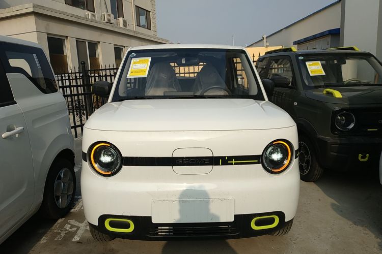 吉利银河 熊猫 2025款 210km 元气熊车身外观2