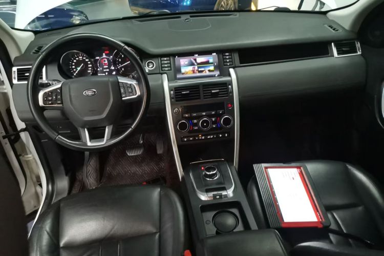 路虎 发现神行 2018款 240PS HSE版中控内饰7002