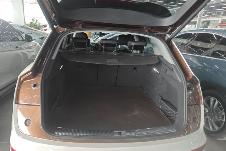 奥迪Q5L 2018款 45 TFSI 尊享时尚型 国V机舱底盘23