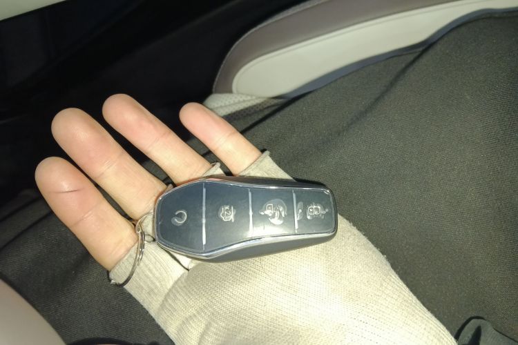 比亚迪 宋PLUS新能源 2025款 DM-i 智驾版 112KM 尊荣型中控内饰11