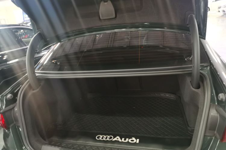 奥迪A3 2023款 改款 A3L Limousine 35 TFSI 进取运动型机舱底盘23