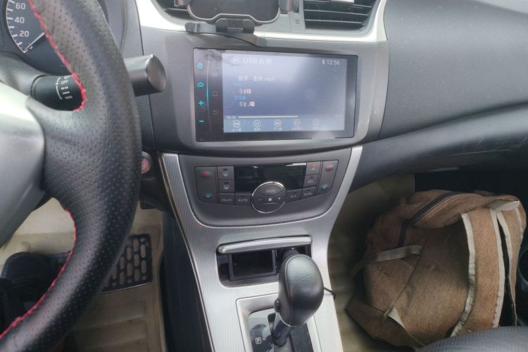 日产 轩逸 2014款 1.6XV CVT尊享版中控内饰16