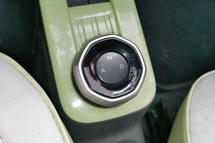 吉利银河 2023款 熊猫mini 新春版宝藏熊中控内饰18