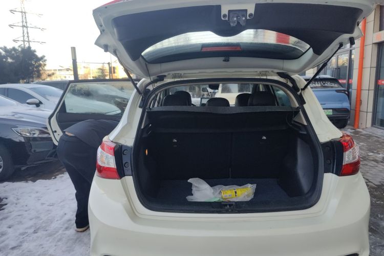 日产 骐达TIIDA 2016款 1.6L CVT智行版机舱底盘23