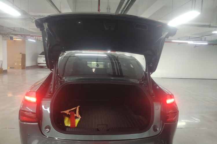 小鹏P7 2023款 P7i 702 Pro局部细节23