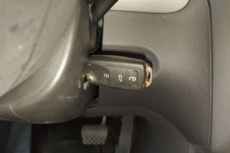 大众 途安 2015款 1.4T DSG舒适版5座中控内饰7001