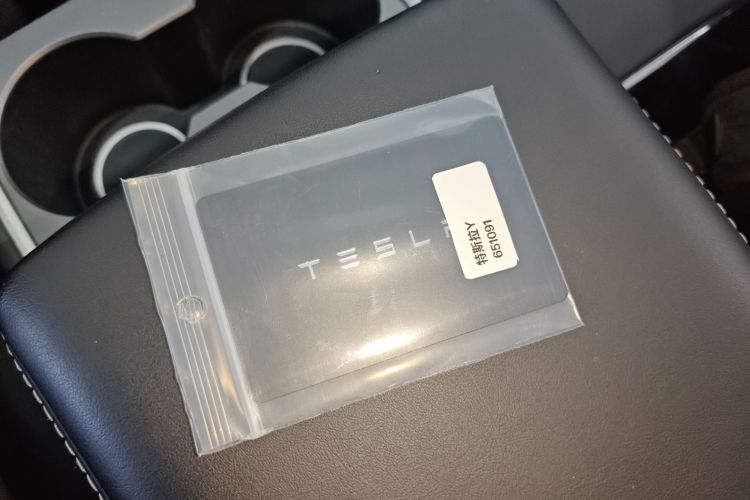 特斯拉 Model Y 2022款 长续航全轮驱动版中控内饰7001