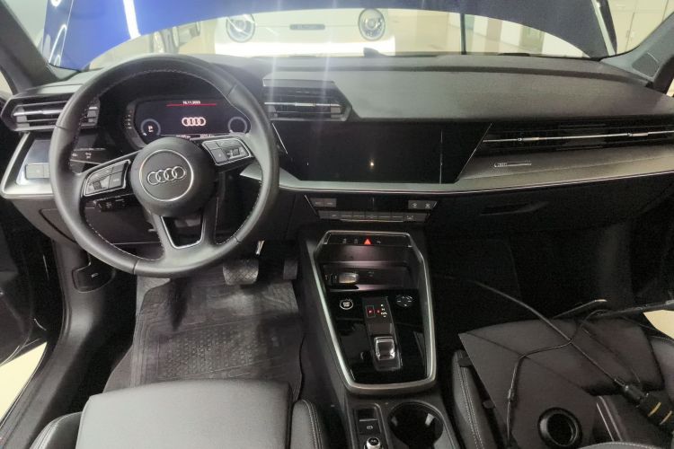 奥迪A3 2024款 A3L Limousine 35 TFSI 时尚运动型中控内饰7002