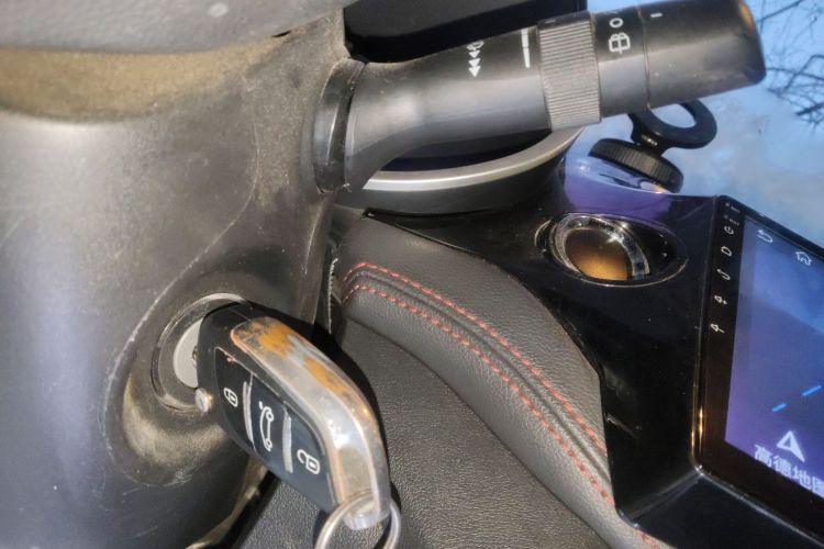 中华V3 2016款 1.5L 手动基本型中控内饰11