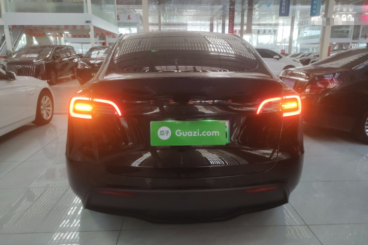 特斯拉 Model Y 2022款 改款 长续航全轮驱动版车身外观6