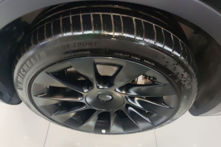 特斯拉 Model Y 2022款 改款 后轮驱动版车身外观35