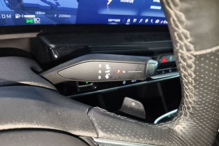 别克 君越 2023款 28T 越尊版中控内饰18