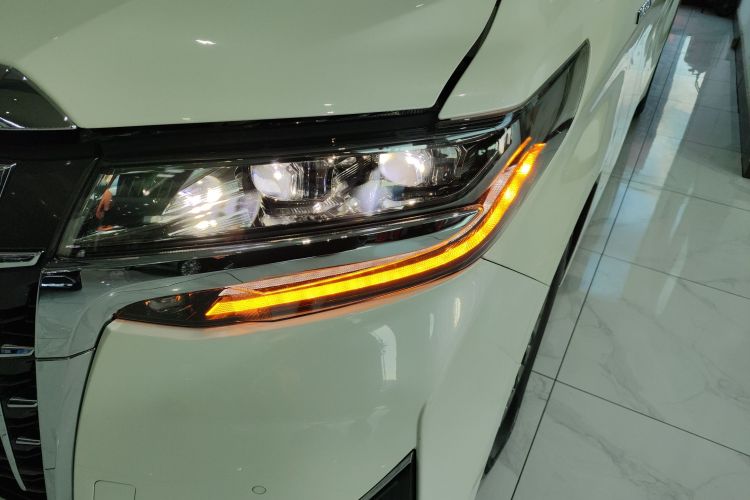 丰田 埃尔法 2021款 双擎 2.5L 尊贵版车身外观36