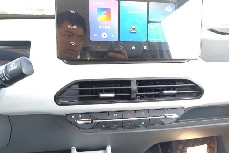 吉利银河 2023款 熊猫mini 200km 耐力熊中控内饰16