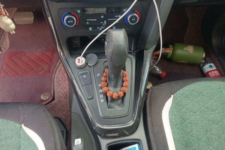 福特 福克斯 2018款 三厢经典 EcoBoost 180 自动精英型中控内饰18