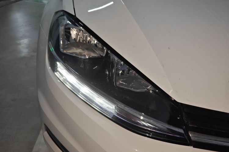 大众 高尔夫 2018款 230TSI 自动舒适型车身外观8