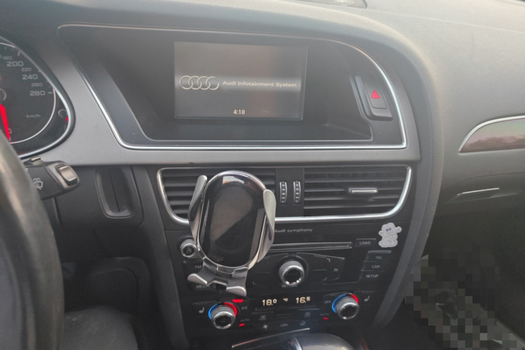 奥迪A4L 2016款 35 TFSI 典藏版 自动标准型中控内饰16