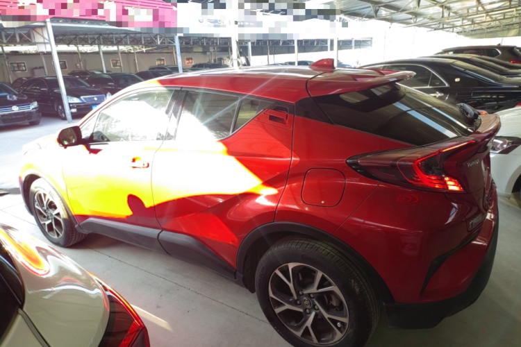 丰田C-HR 2018款 2.0L 豪华版 国V车身外观4