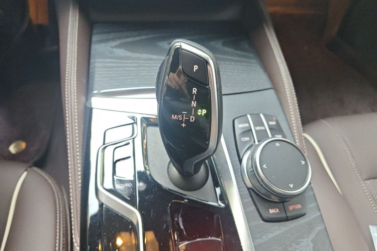 宝马5系 2023款 530Li 领先型 M运动套装中控内饰18