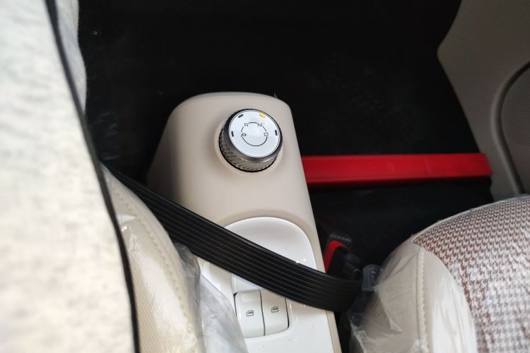 五菱汽车 宏光MINIEV 2024款 第三代 215km 青春版中控内饰18