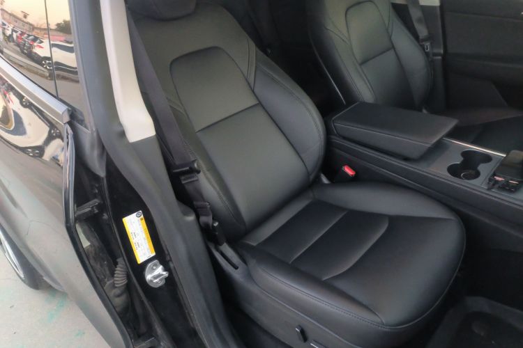 特斯拉 Model Y 2022款 长续航全轮驱动版局部细节41