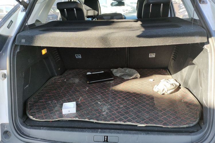 标致4008 2017款 350THP 精英版机舱底盘23