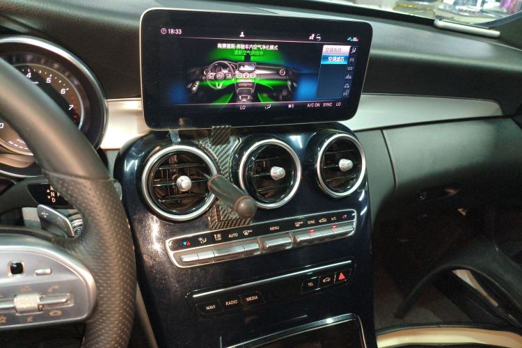 奔驰C级 2019款 C 260 运动版中控内饰16