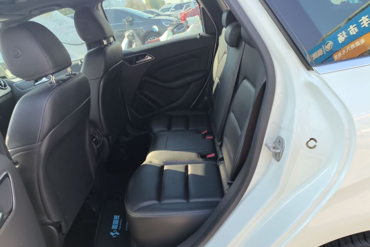 奔驰B级 2015款 B 200 时尚型中控内饰7004