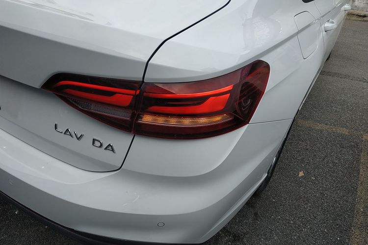 大众 朗逸 2023款 1.5L 自动得逸版车身外观9