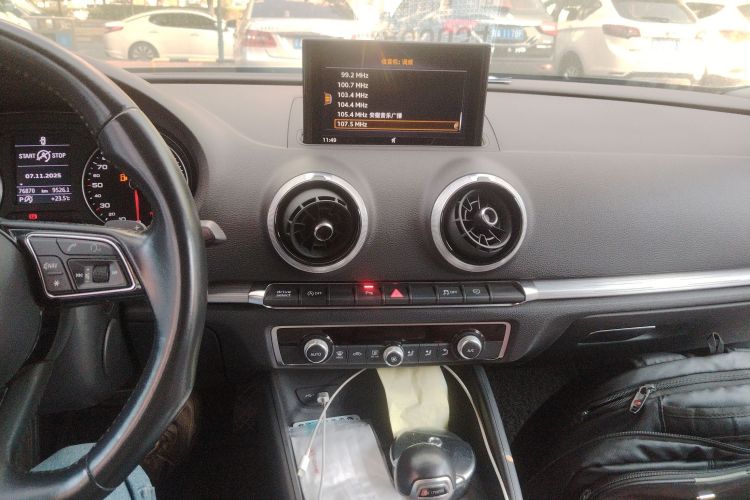 奥迪A3 2018款 30周年年型 Limousine 35 TFSI 运动型中控内饰16