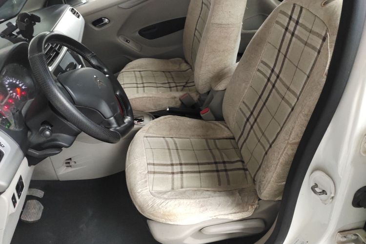 雪铁龙 爱丽舍 2014款 1.6L 自动舒适型局部细节19