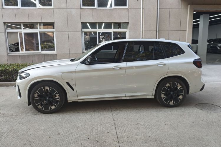 宝马iX3 2024款 创领型车身外观4