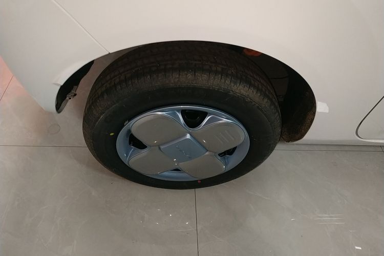 吉利银河 2024款 熊猫mini 200km 耐力熊车身外观6008