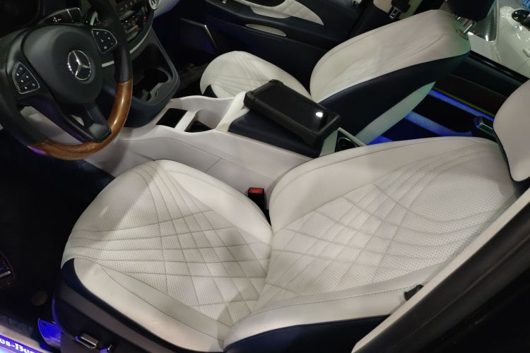 奔驰 威霆 2021款 2.0T 精英版 7座局部细节19