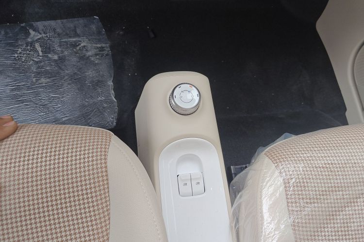 五菱汽车 宏光MINIEV 2024款 第三代 215km 青春版中控内饰18