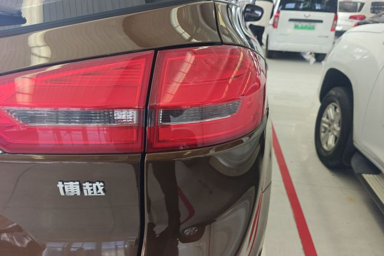 吉利汽车 博越 2016款 2.0L 手动智联型车身外观9