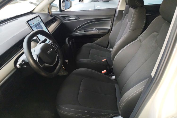 哪吒汽车 哪吒V 2021款 标准续航版升级型中控内饰19